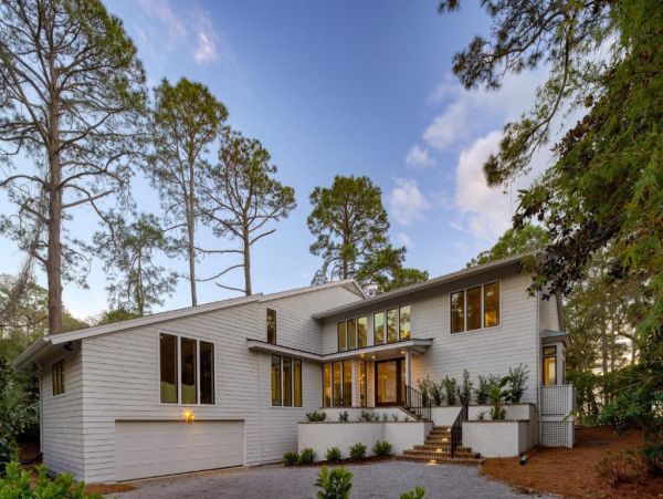 Just on Beach  Vacation Home Sleeps 14 Guests in Hilton Head