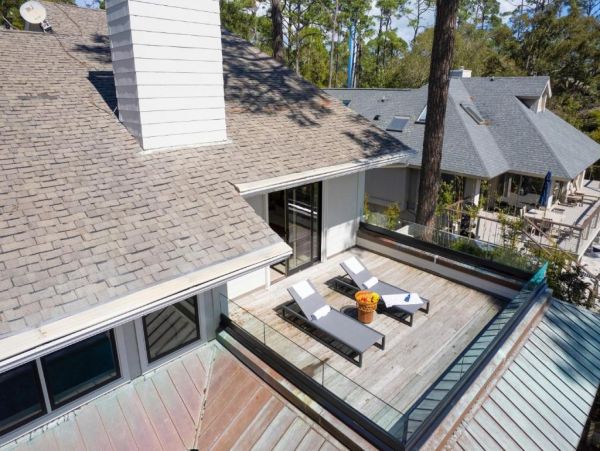 Just on Beach  Vacation Home Sleeps 14 Guests in Hilton Head