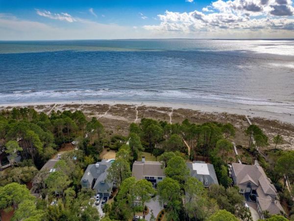 Just on Beach  Vacation Home Sleeps 14 Guests in Hilton Head