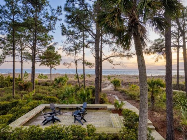 Just on Beach  Vacation Home Sleeps 14 Guests in Hilton Head