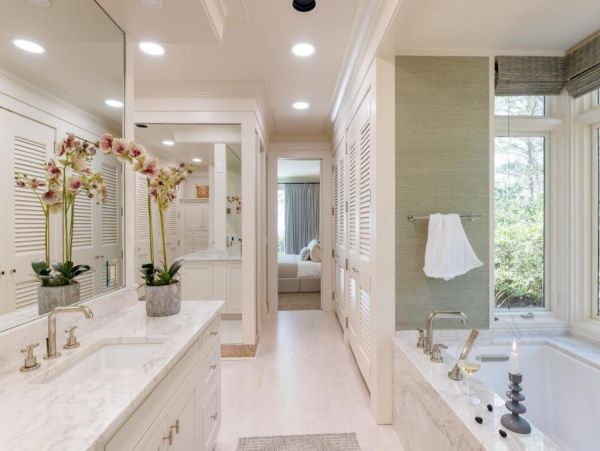Just on Beach  Vacation Home Sleeps 14 Guests in Hilton Head
