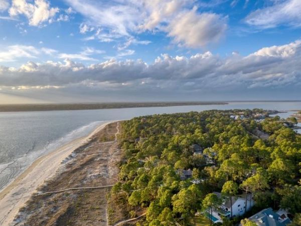 Just on Beach  Vacation Home Sleeps 14 Guests in Hilton Head