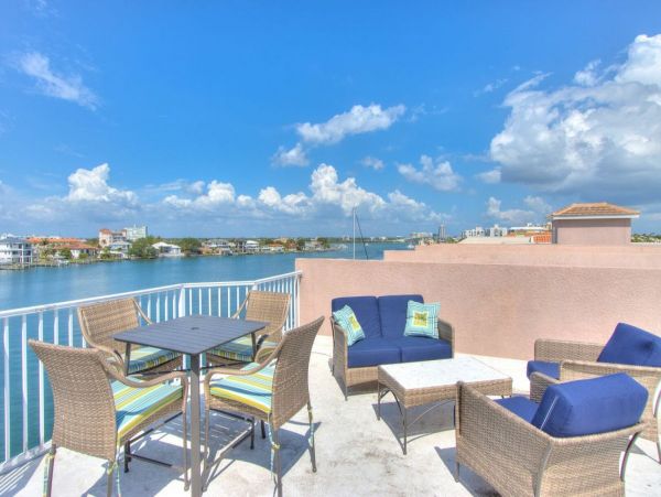 Clearwater Vacation Townhome Sleeps 9 Bedroom