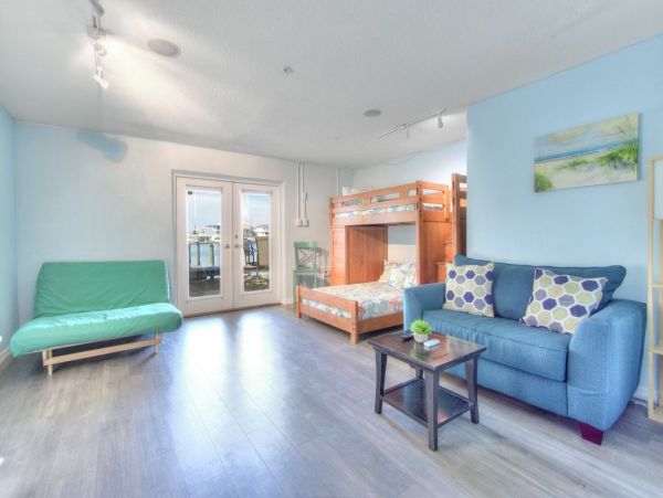Clearwater Vacation Townhome Sleeps 9 Bedroom