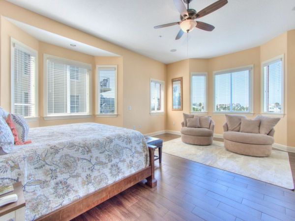 Clearwater Vacation Townhome Sleeps 9 Bedroom