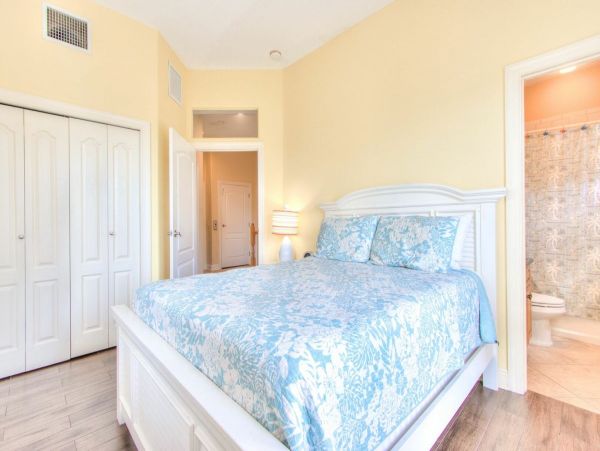 Clearwater Vacation Townhome Sleeps 9 Bedroom