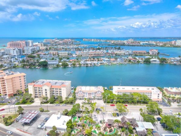 Clearwater Vacation Townhome Sleeps 9 Bedroom