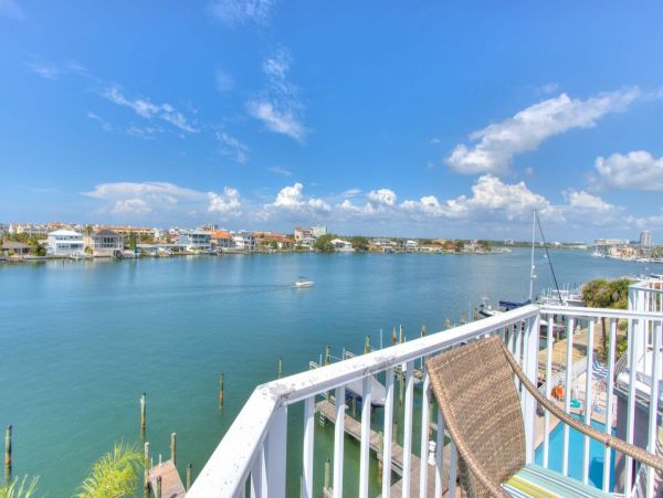 Clearwater Vacation Townhome Sleeps 9 Bedroom