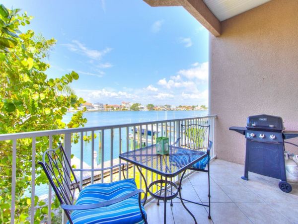 Clearwater Vacation Townhome Sleeps 9 Bedroom