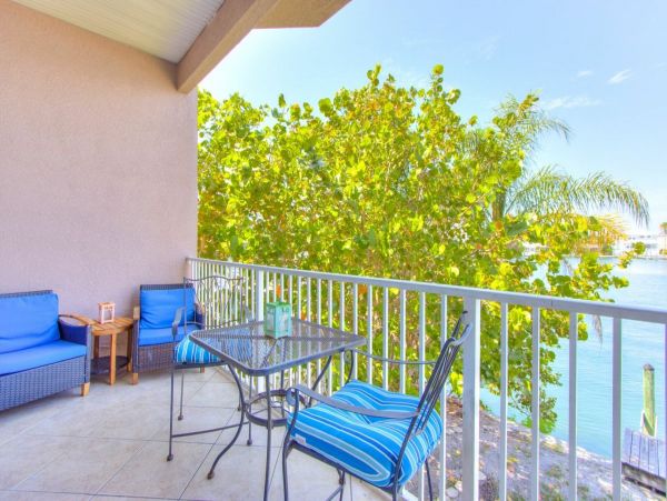 Clearwater Vacation Townhome Sleeps 9 Bedroom
