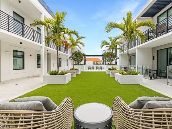 Naples Vacation Condo Sleeps 6 Guests