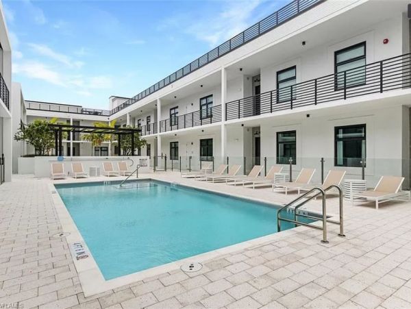 Naples Vacation Condo Sleeps 6 Guests