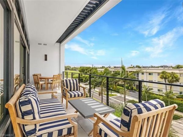 Naples Vacation Condo Sleeps 6 Guests