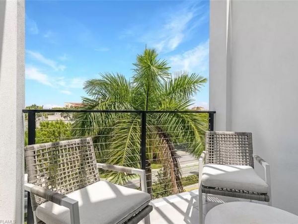Naples Vacation Condo Sleeps 6 Guests