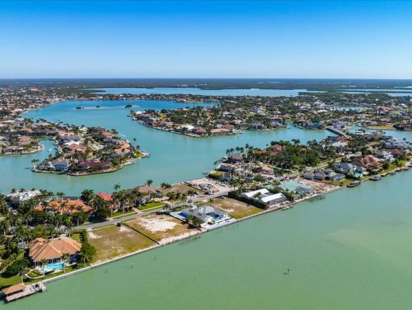 Bay Views Vacation Home Four Bedroom in Marco Island