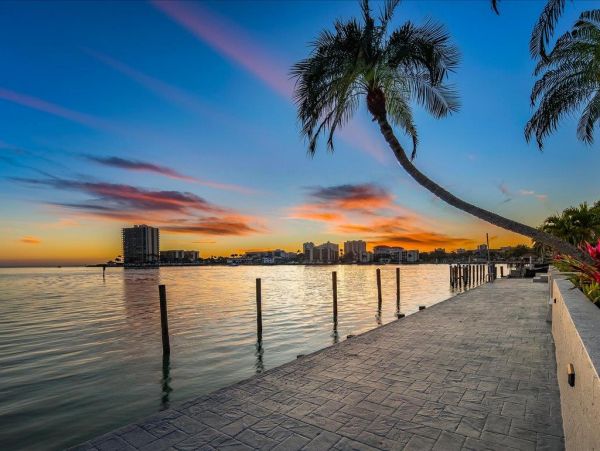 Bay Views Vacation Home Four Bedroom in Marco Island
