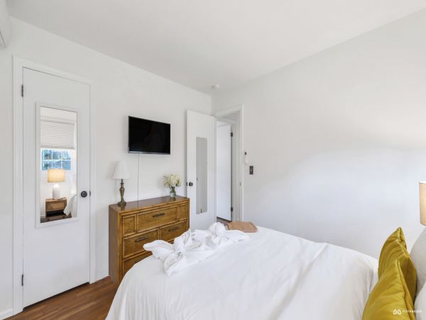 Hampton Bay Vacation Home 4 Bedroom & Outdoor Fun