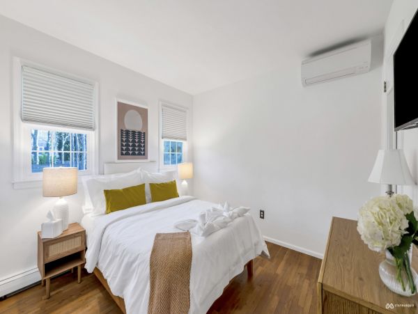 Hampton Bay Vacation Home 4 Bedroom & Outdoor Fun