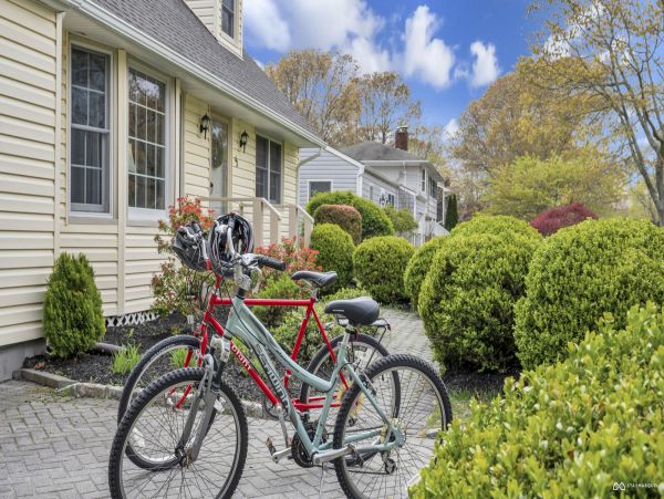 Hampton Bay Vacation Home 4 Bedroom & Outdoor Fun