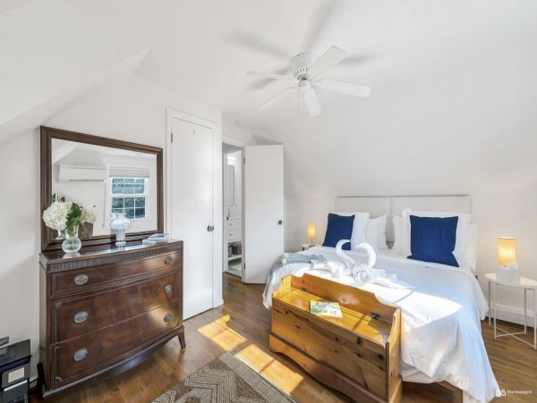 Hampton Bay Vacation Home 4 Bedroom & Outdoor Fun