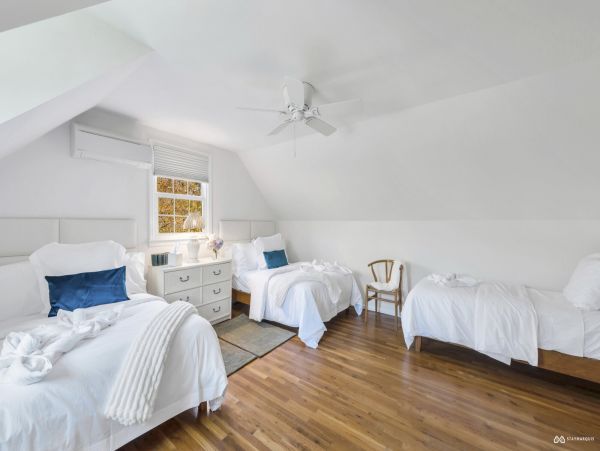 Hampton Bay Vacation Home 4 Bedroom & Outdoor Fun