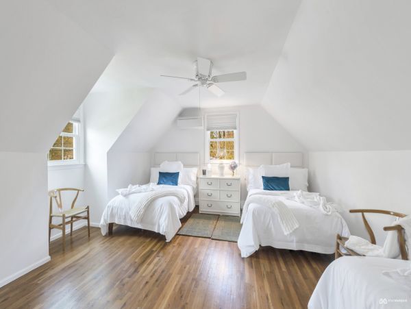 Hampton Bay Vacation Home 4 Bedroom & Outdoor Fun