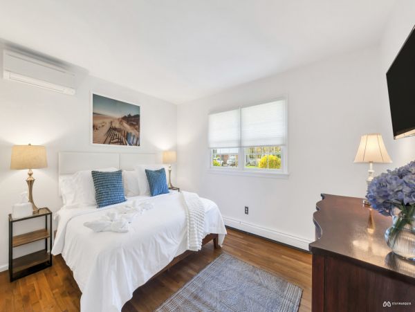 Hampton Bay Vacation Home 4 Bedroom & Outdoor Fun
