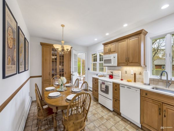 Hampton Bay Vacation Home 4 Bedroom & Outdoor Fun
