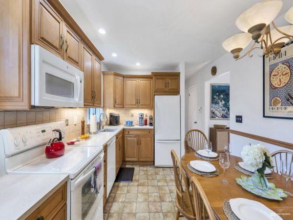 Hampton Bay Vacation Home 4 Bedroom & Outdoor Fun