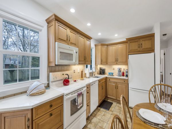 Hampton Bay Vacation Home 4 Bedroom & Outdoor Fun