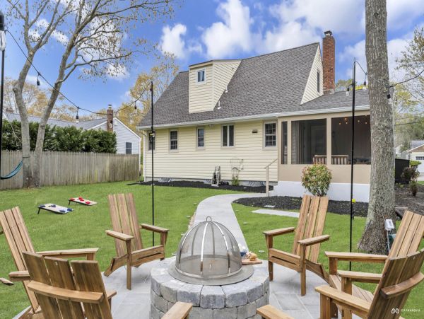 Hampton Bay Vacation Home 4 Bedroom & Outdoor Fun