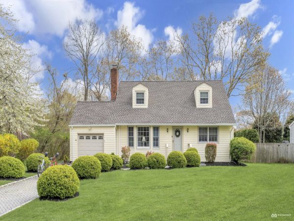 Hampton Bay Vacation Home 4 Bedroom & Outdoor Fun