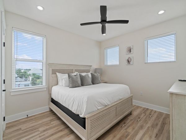 Walk to Beach Vacation Home Sleeps 26 Guests in Miramar Beach