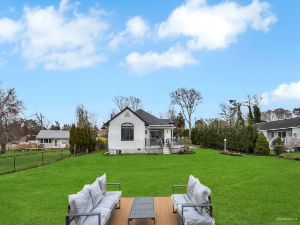 Luxury Escape: Hampton Bays Island Vacation Rental