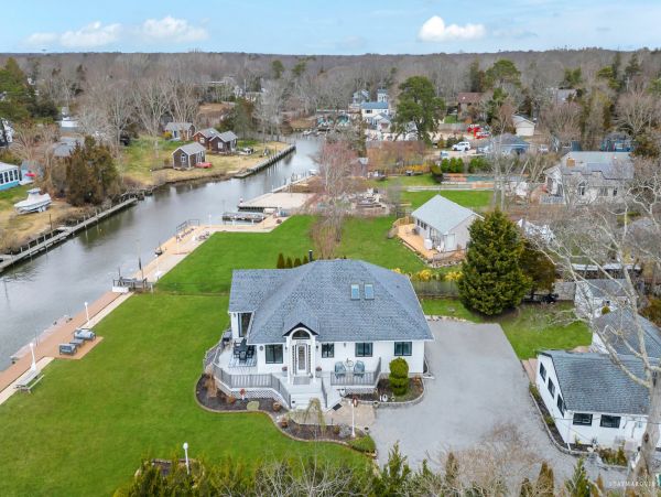 Luxury Escape: Hampton Bays Island Vacation Rental