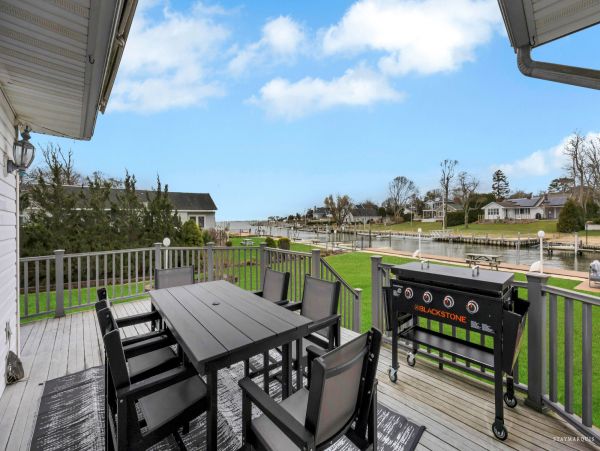 Luxury Escape: Hampton Bays Island Vacation Rental