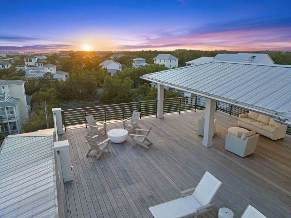 Stunning Vacation Home with Pool in a Prime Location Sleeps 26 Guests
