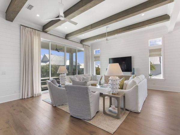 Stunning Vacation Home with Pool in a Prime Location Sleeps 26 Guests