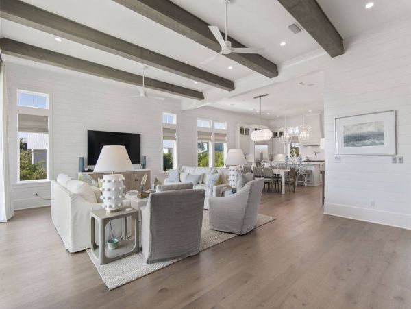 Stunning Vacation Home with Pool in a Prime Location Sleeps 26 Guests
