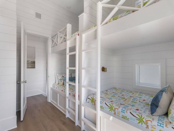 Stunning Vacation Home with Pool in a Prime Location Sleeps 26 Guests