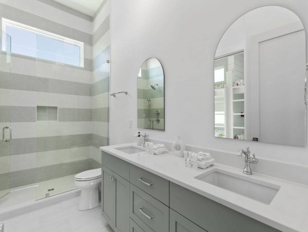 Stunning Vacation Home with Pool in a Prime Location Sleeps 26 Guests