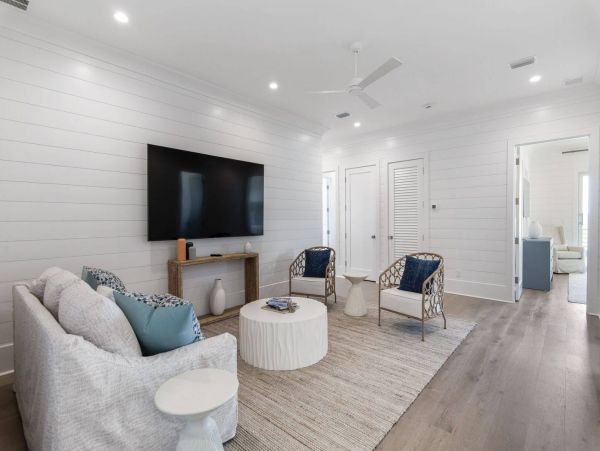 Stunning Vacation Home with Pool in a Prime Location Sleeps 26 Guests