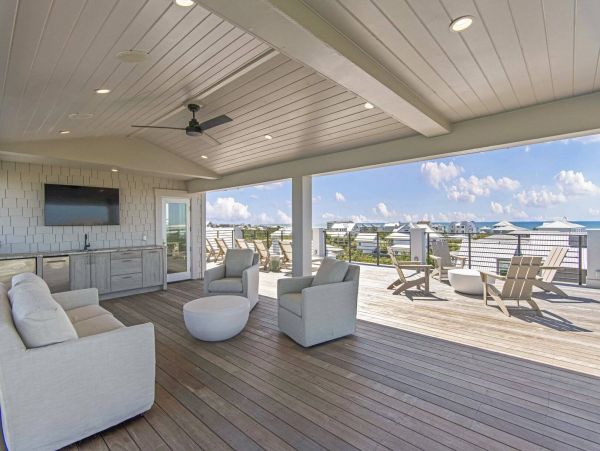 Stunning Vacation Home with Pool in a Prime Location Sleeps 26 Guests