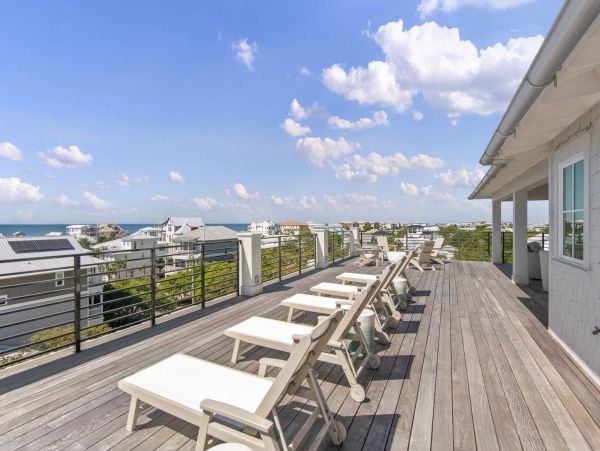 Stunning Vacation Home with Pool in a Prime Location Sleeps 26 Guests