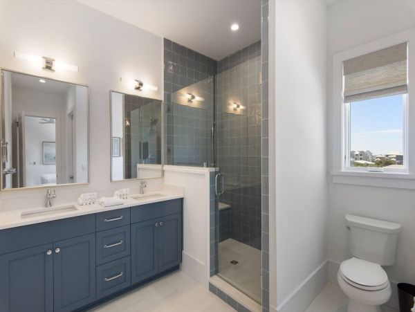 Stunning Vacation Home with Pool in a Prime Location Sleeps 26 Guests