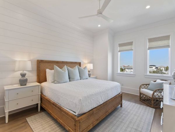 Stunning Vacation Home with Pool in a Prime Location Sleeps 26 Guests