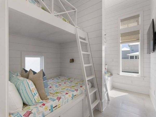 Stunning Vacation Home with Pool in a Prime Location Sleeps 26 Guests
