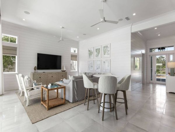 Stunning Vacation Home with Pool in a Prime Location Sleeps 26 Guests
