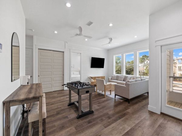Luxury Vacation Home with 10  Bedrooms, Pool & Game Room
