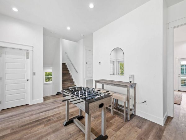 Luxury Vacation Home with 10  Bedrooms, Pool & Game Room